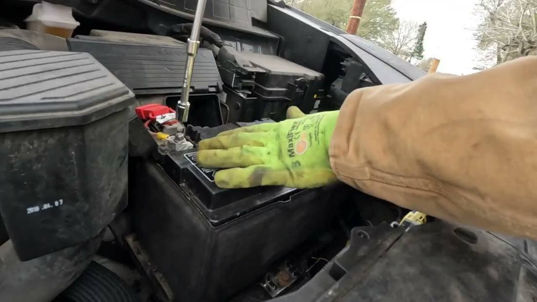 hyundai tucson battery replacement